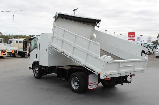 2011 Isuzu N-Series Tipper image 6