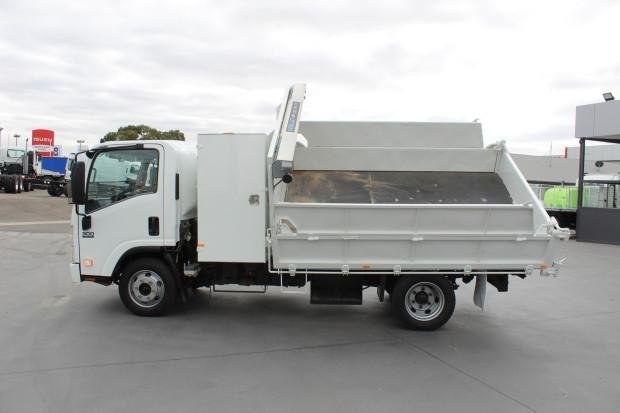2011 Isuzu N-Series Tipper image 9