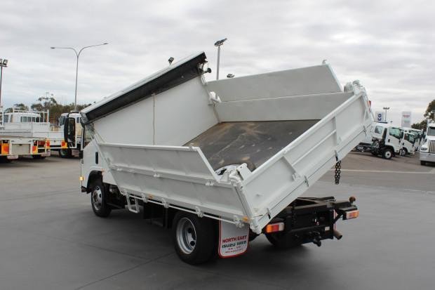 2011 Isuzu N-Series Tipper image 10