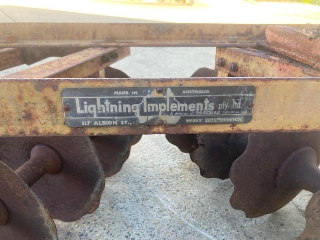 Lightning 12 Plate Offset image 10