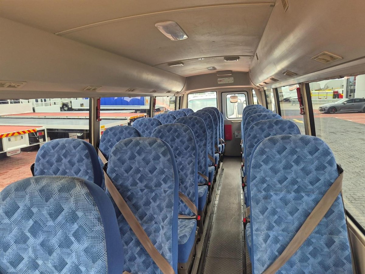2020 Fuso Rosa Deluxe Auto 25 Seater image 14