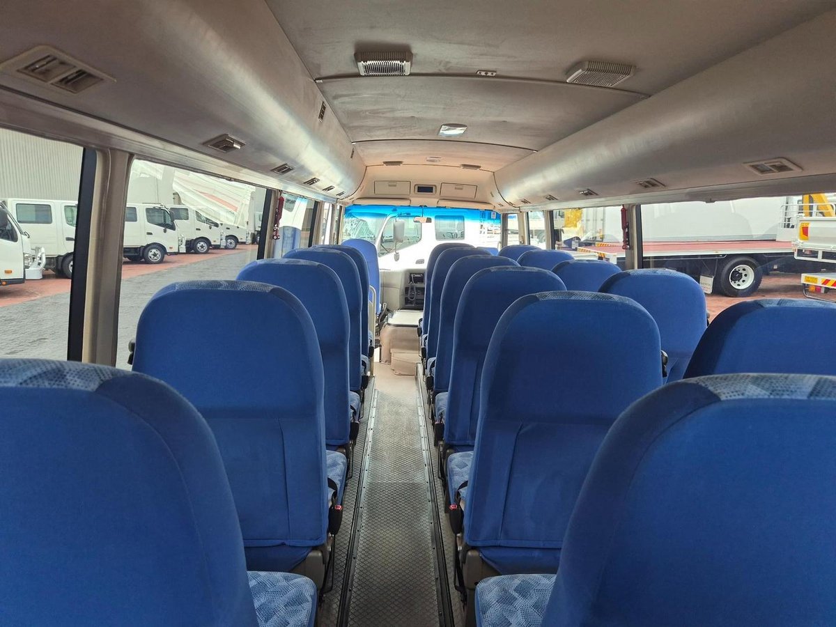 2020 Fuso Rosa Deluxe Auto 25 Seater image 16