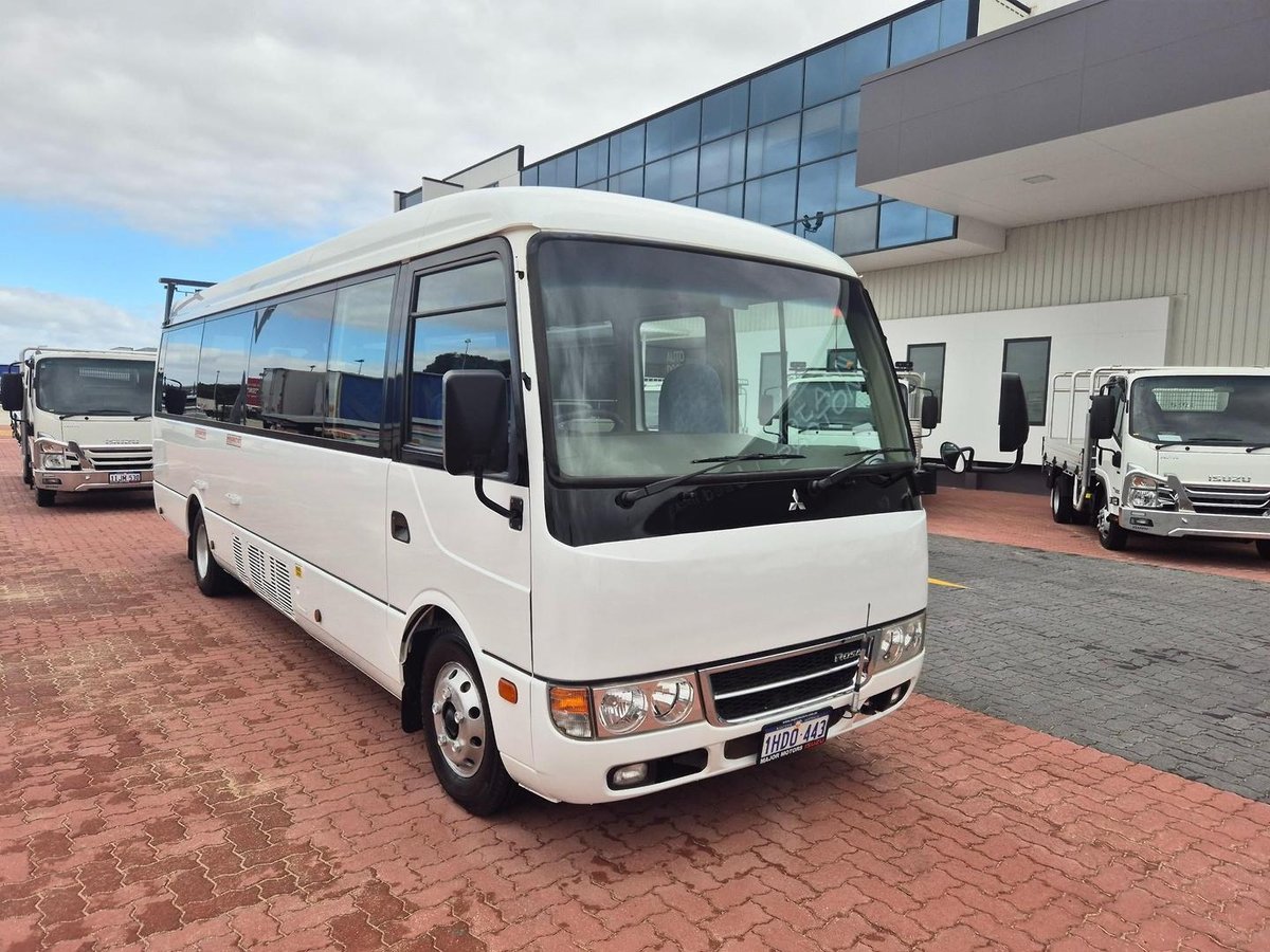 2020 Fuso Rosa Deluxe Auto 25 Seater image 15
