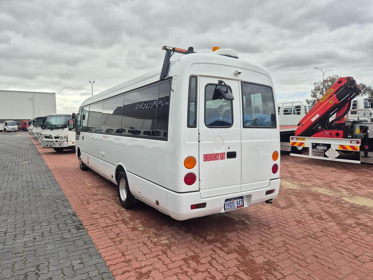 2020 Fuso Rosa Deluxe Auto 25 Seater image 11