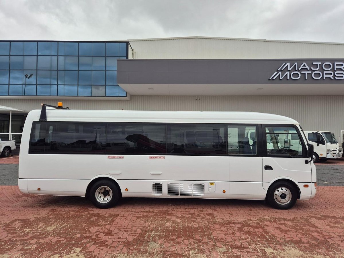 2020 Fuso Rosa Deluxe Auto 25 Seater image 5