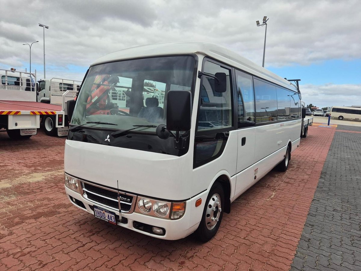 2020 Fuso Rosa Deluxe Auto 25 Seater image 12