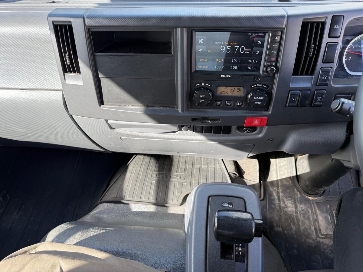 2020 Isuzu Frr FRR 110-260, AUTO, PANTECH & TAIL LIFT image 17