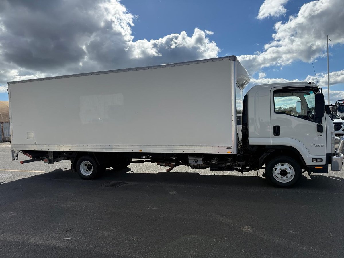 2020 Isuzu Frr FRR 110-260, AUTO, PANTECH & TAIL LIFT image 9