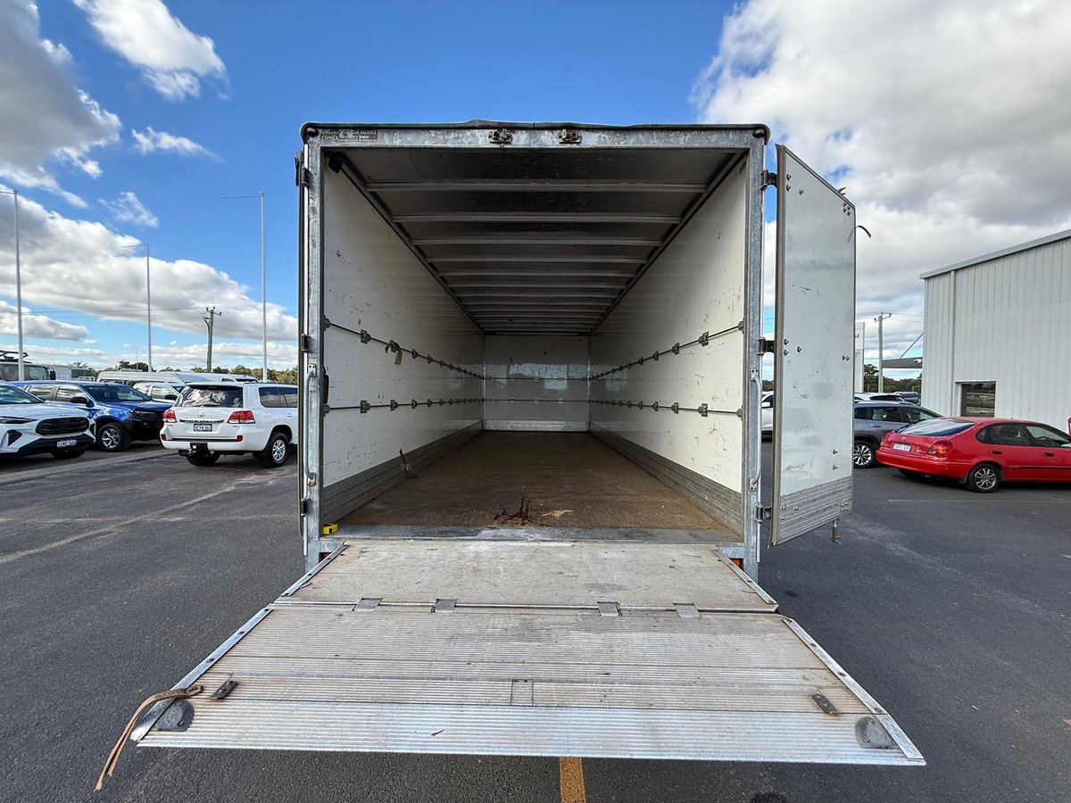 2020 Isuzu Frr FRR 110-260, AUTO, PANTECH & TAIL LIFT image 16