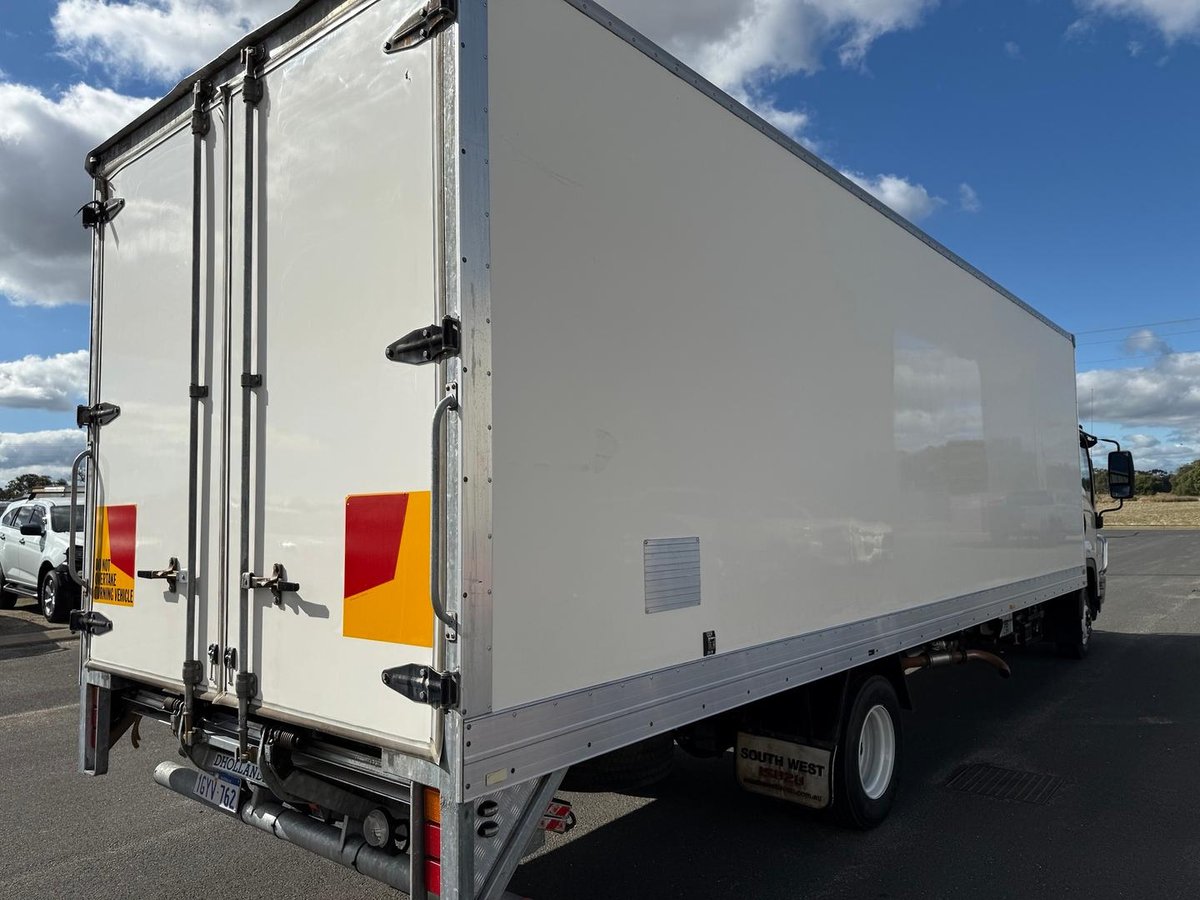 2020 Isuzu Frr FRR 110-260, AUTO, PANTECH & TAIL LIFT image 12