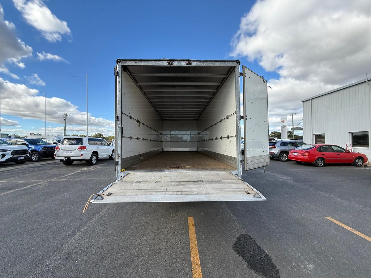 2020 Isuzu Frr FRR 110-260, AUTO, PANTECH & TAIL LIFT image 15