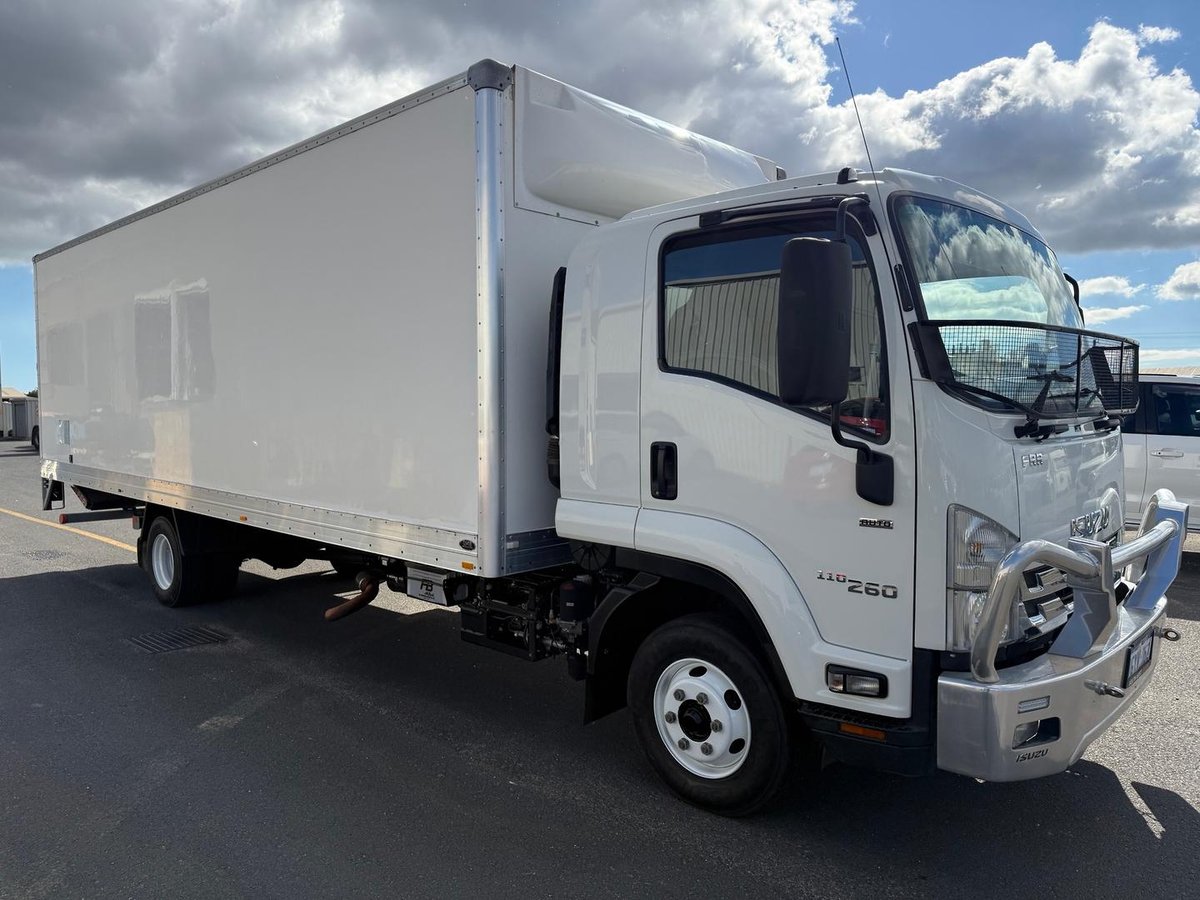2020 Isuzu Frr FRR 110-260, AUTO, PANTECH & TAIL LIFT image 7