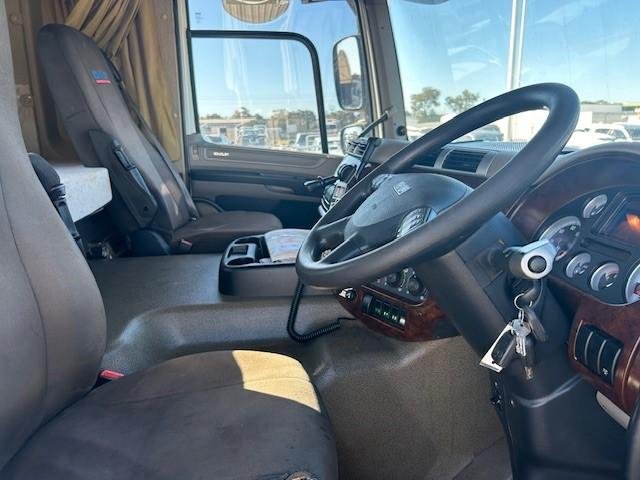 2018 DAF Cf85 CF 85-510, 8X4, AUTO, 2 WAY TIPPER, X SHIRE image 23
