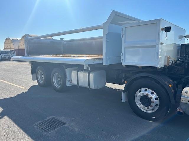 2018 DAF Cf85 CF 85-510, 8X4, AUTO, 2 WAY TIPPER, X SHIRE image 9