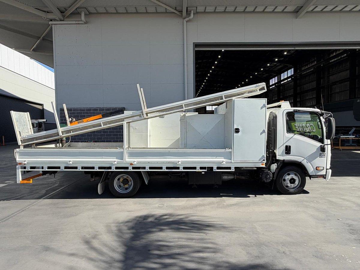 2013 Isuzu Npr 400 Npr 400 image 8