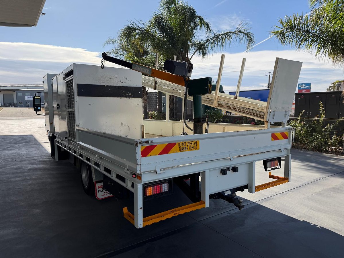 2013 Isuzu Npr 400 Npr 400 image 5