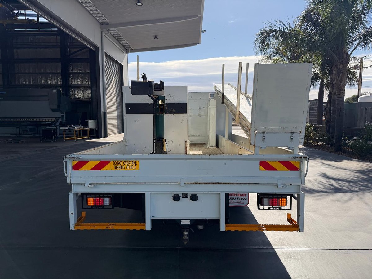 2013 Isuzu Npr 400 Npr 400 image 6