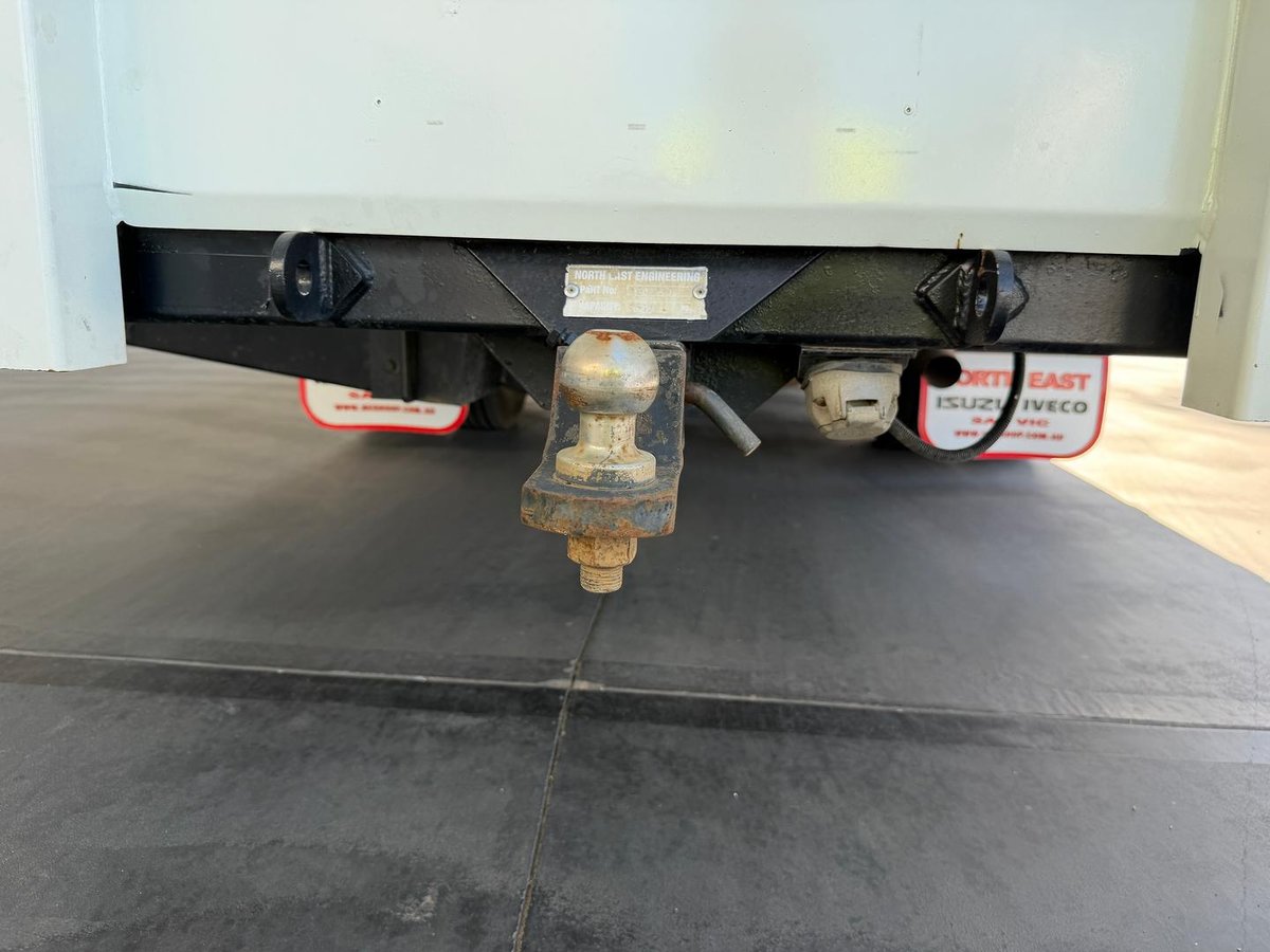 2013 Isuzu Npr 400 Npr 400 image 11