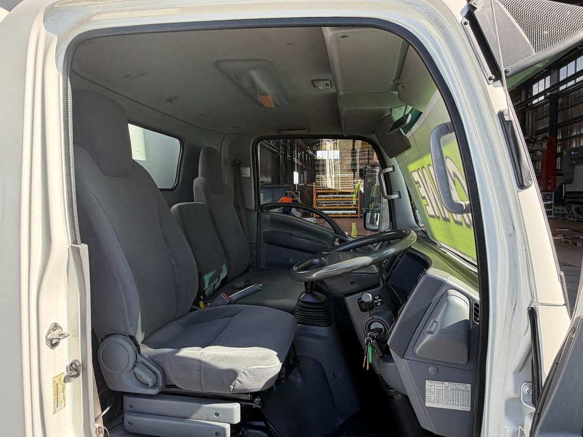 2013 Isuzu Npr 400 Npr 400 image 15