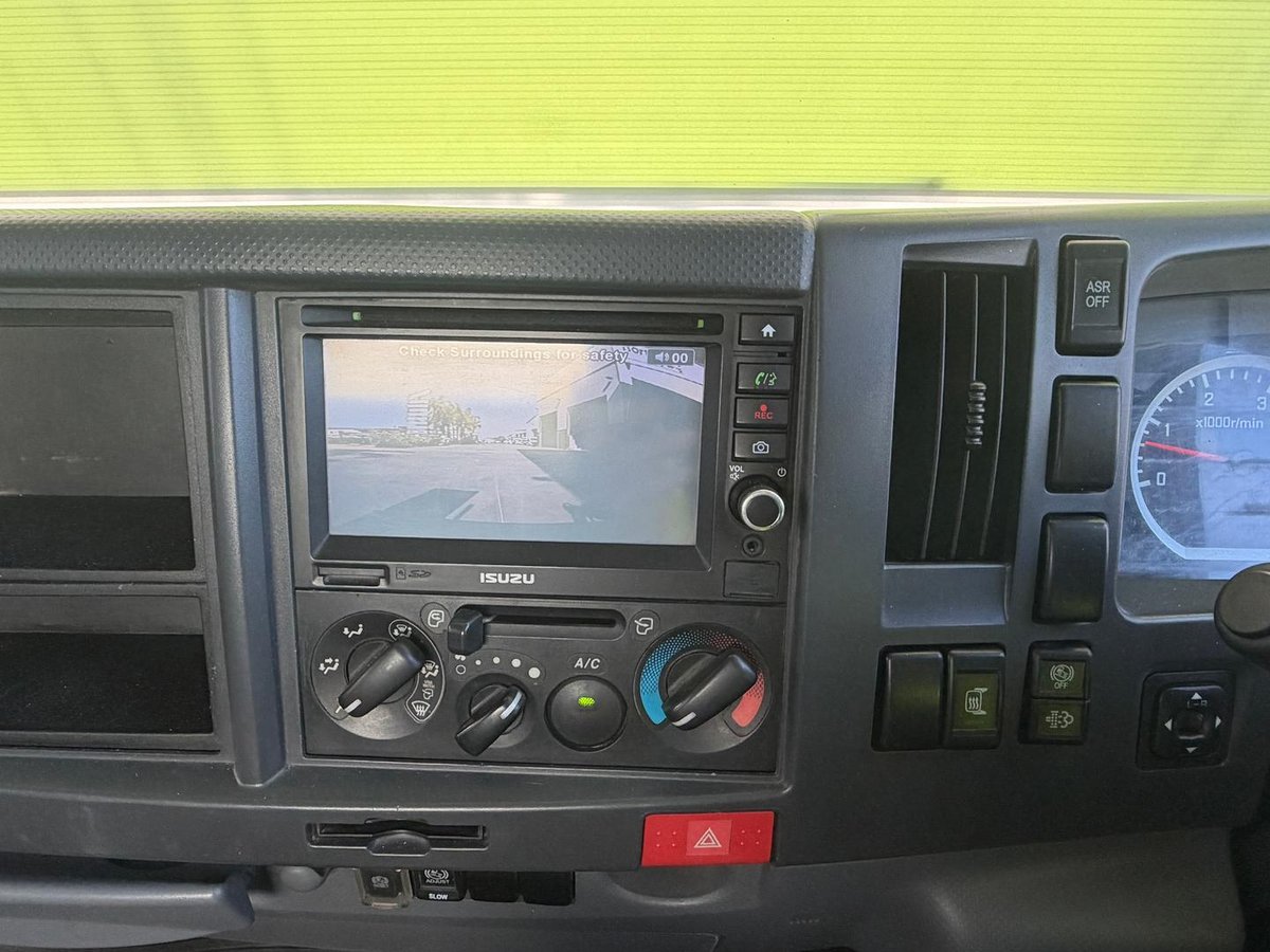 2013 Isuzu Npr 400 Npr 400 image 18