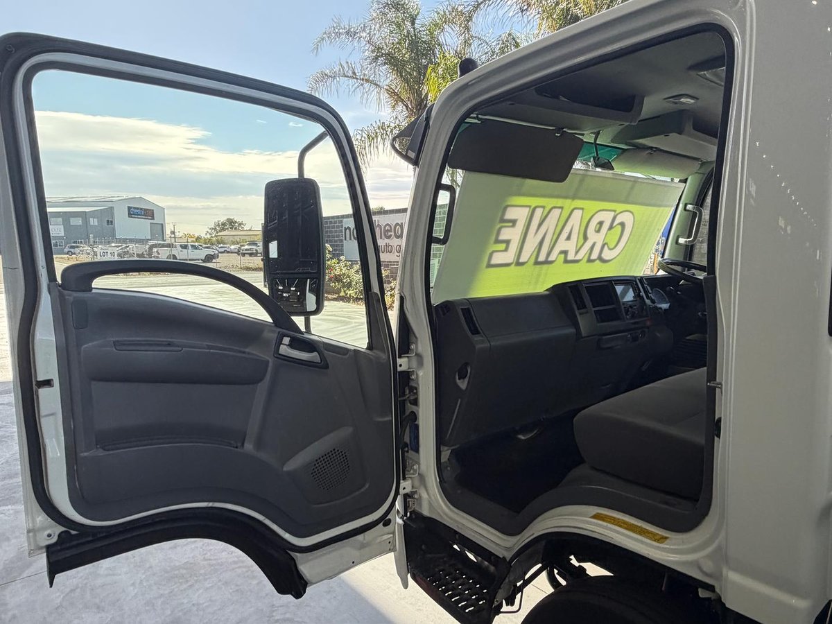 2013 Isuzu Npr 400 Npr 400 image 19