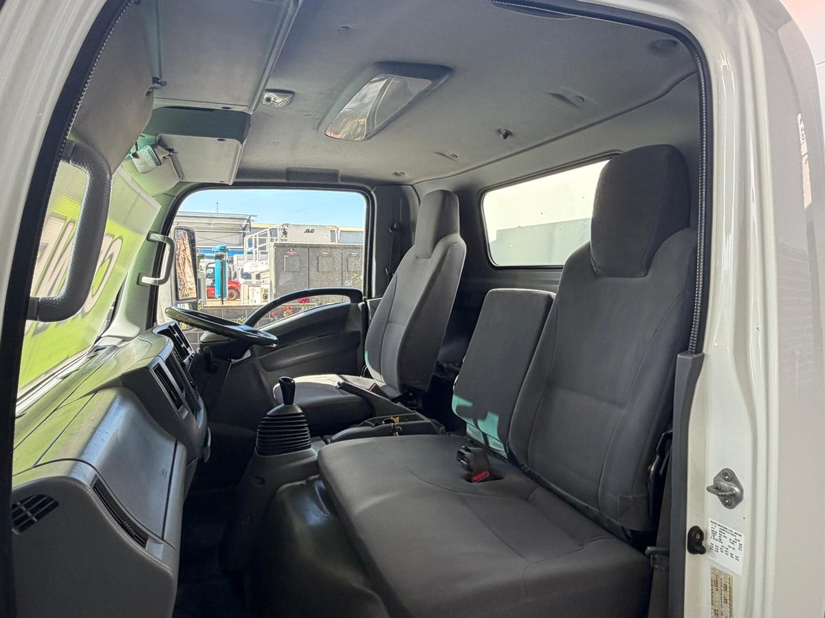 2013 Isuzu Npr 400 Npr 400 image 20