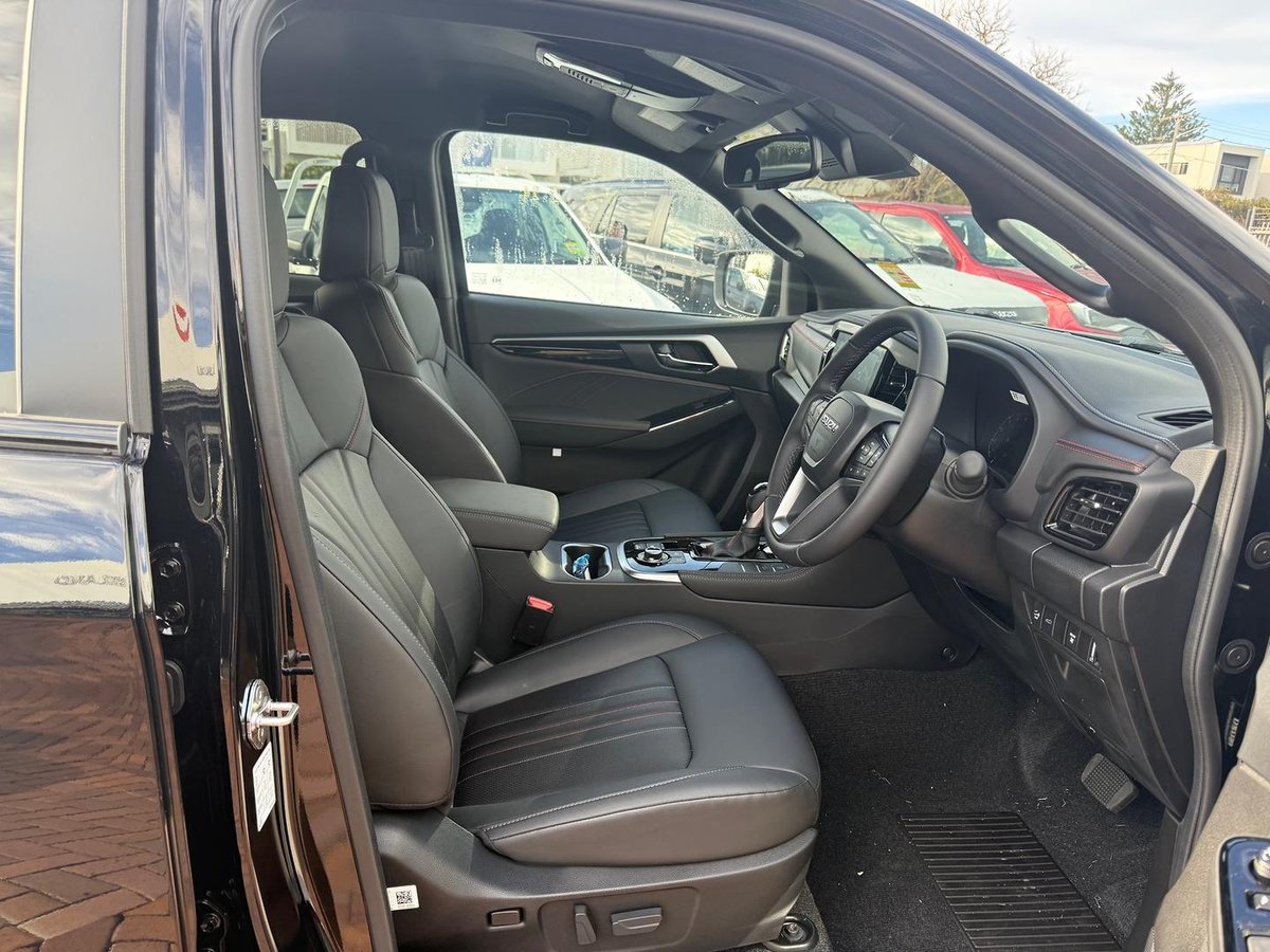 2026 Isuzu MU-X X-TERRAIN MY25.5 4X4 Dual Range image 22