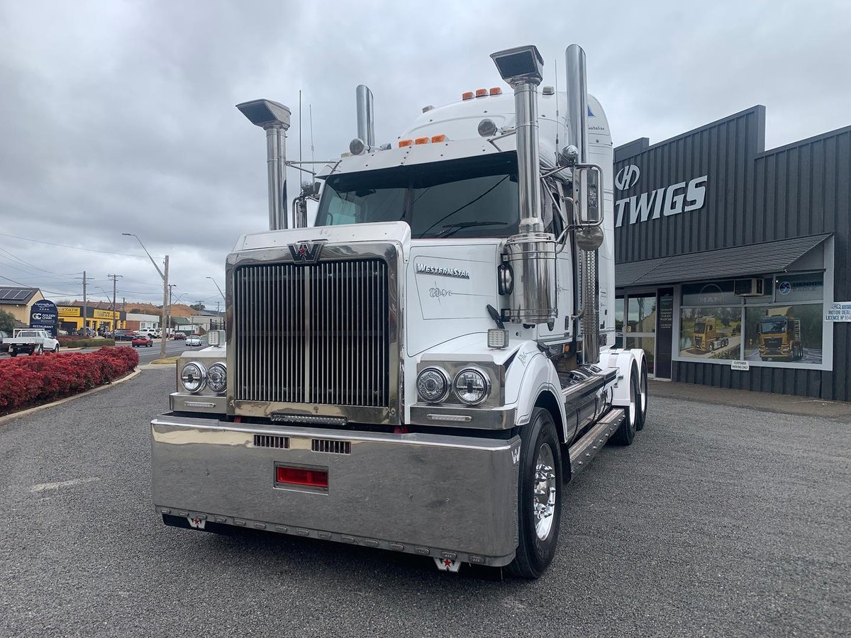 2020 Western Star 4864FXB With 40" Sleeper, 0KM On Fresh Rebuild. IN Stock Now! image 2