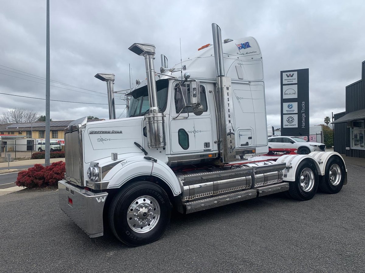 2020 Western Star 4864FXB With 40" Sleeper, 0KM On Fresh Rebuild. IN Stock Now! image 3