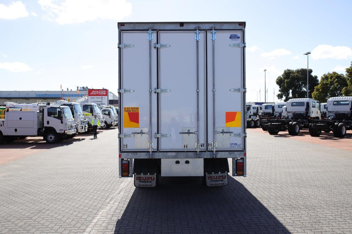 2025 Isuzu Fsr 120/140-240 Amt Freezer image 9