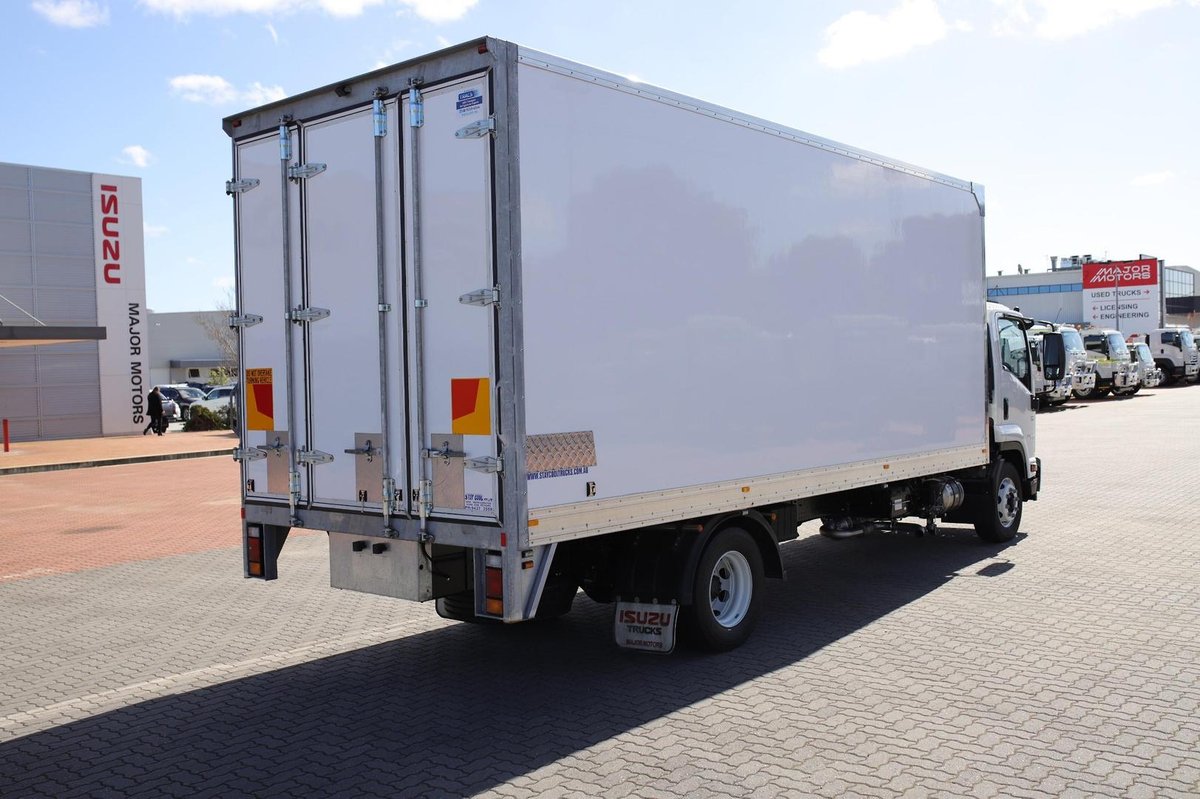 2025 Isuzu Fsr 120/140-240 Amt Freezer image 7