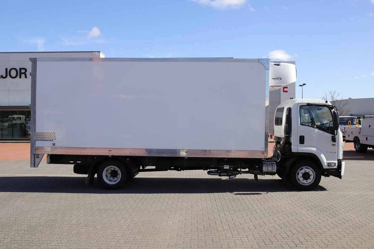 2025 Isuzu Fsr 120/140-240 10 Pallet Freezer Van image 8