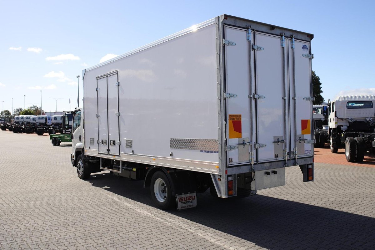 2025 Isuzu Fsr 120/140-240 10 Pallet Freezer Van image 12