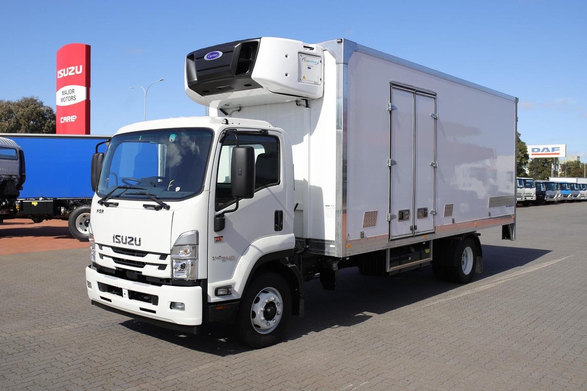 2025 Isuzu Fsr 120/140-240 10 Pallet Freezer Van image 2