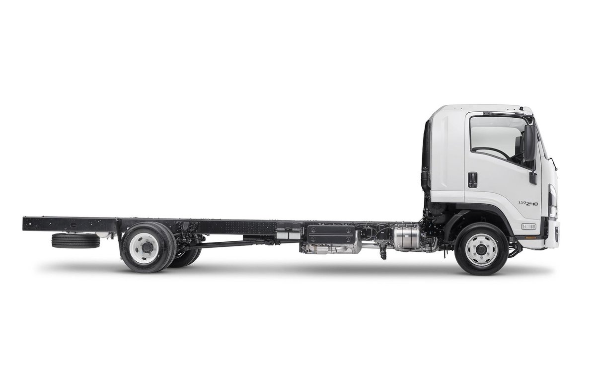2025 Isuzu F Series image 8