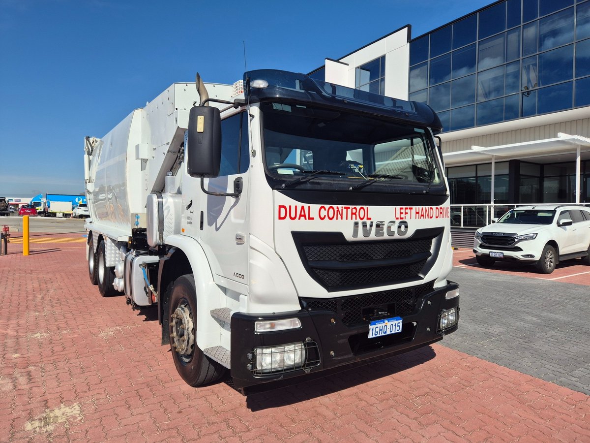 2017 Iveco Acco 2350g Auto Dual Control Compactor image 3