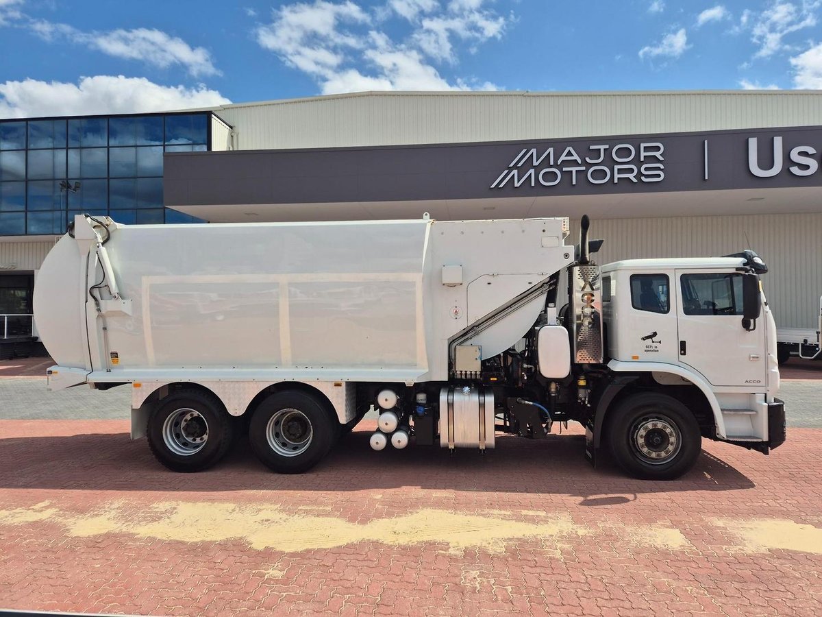 2017 Iveco Acco 2350G Auto Dual Control Compactor image 4