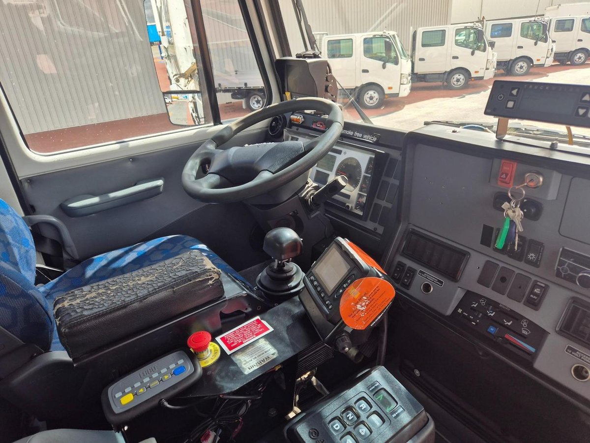 2017 Iveco Acco 2350G Auto Dual Control Compactor image 14
