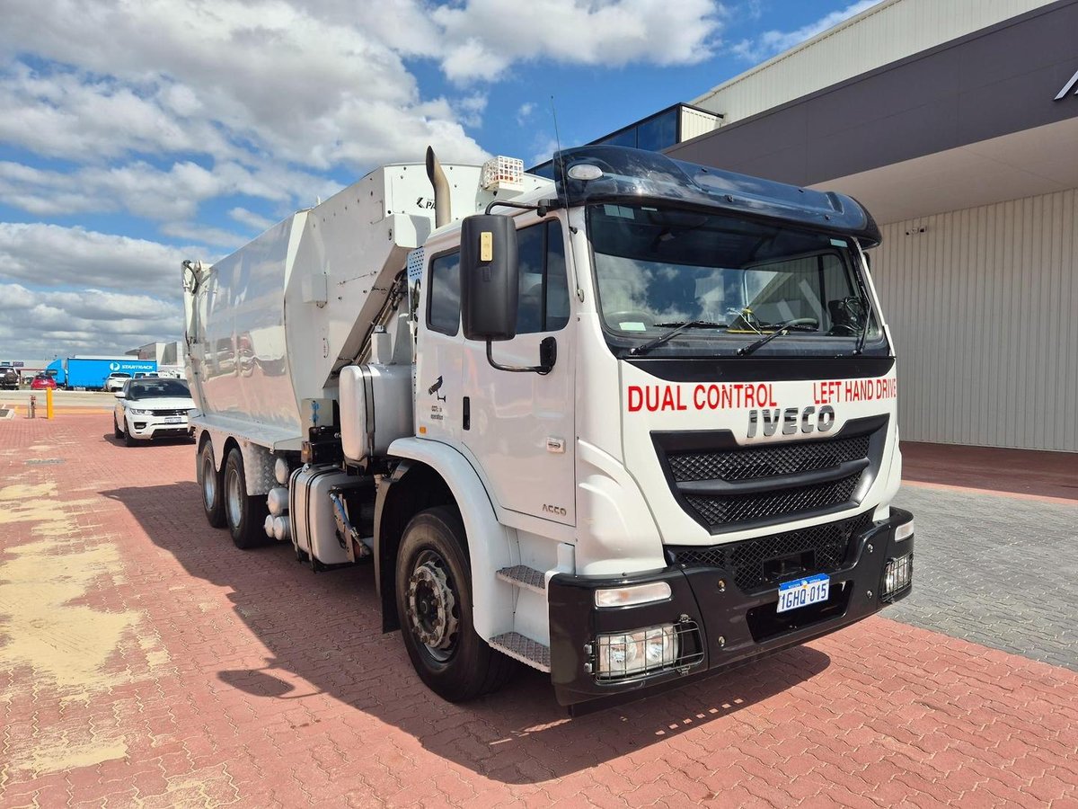 2017 Iveco Acco 2350G Auto Dual Control Compactor image 5