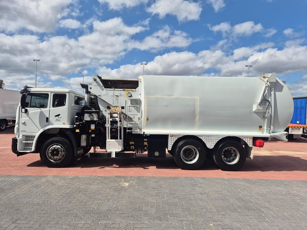2017 Iveco Acco 2350G Auto Dual Control Compactor image 15