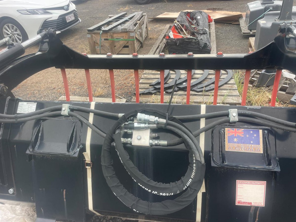 Mccormack 1800 4in1 Bucket & Silage Grab image 3