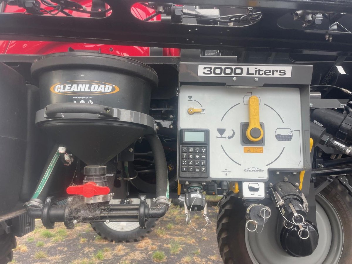 2024 Massey Ferguson 535 image 3