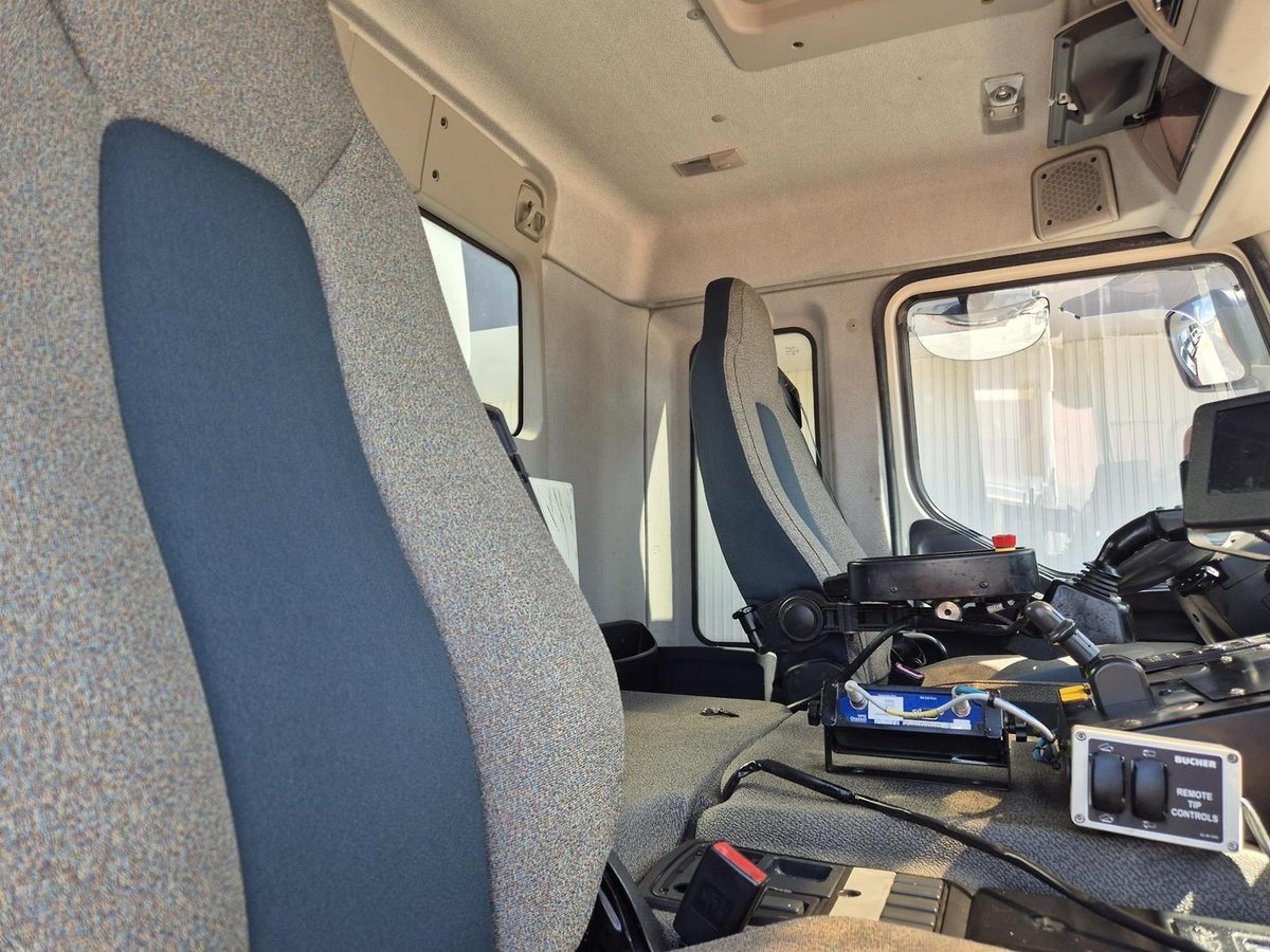 2018 Volvo Fe240/280/320 6X4 Auto Compactor image 13