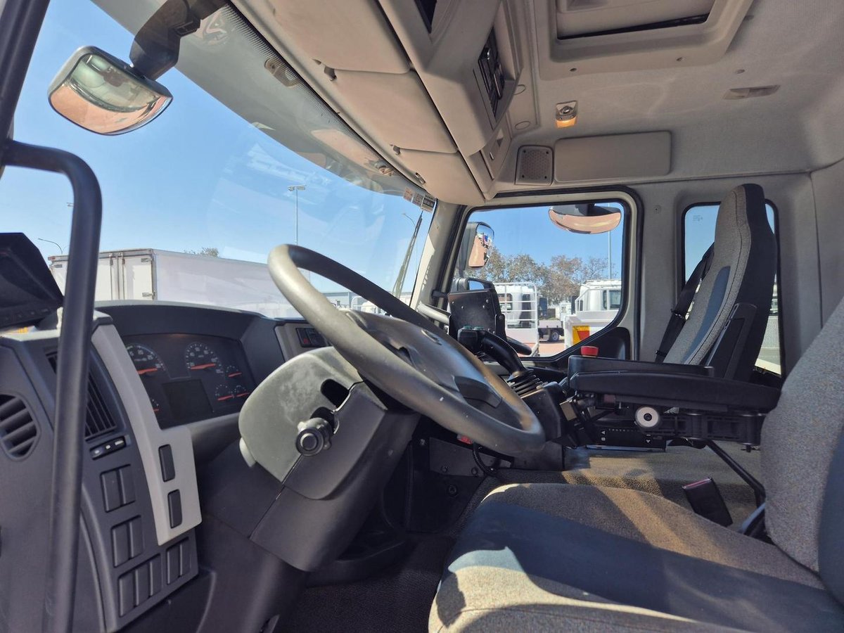 2018 Volvo Fe240/280/320 6X4 Auto Compactor image 11