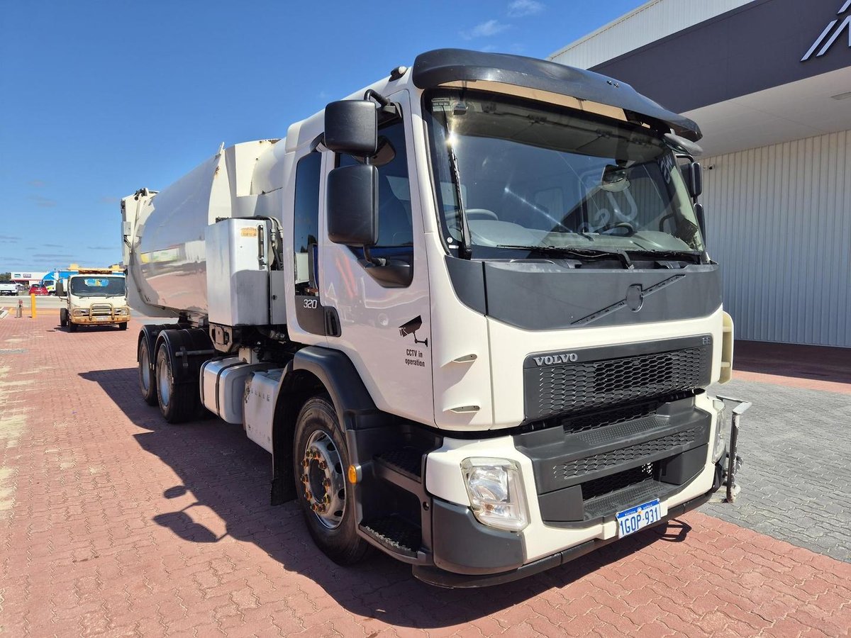 2018 Volvo Fe240/280/320 6X4 Auto Compactor image 4