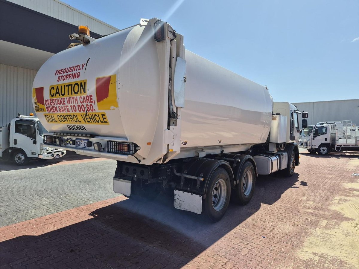 2018 Volvo Fe240/280/320 6X4 Auto Compactor image 6
