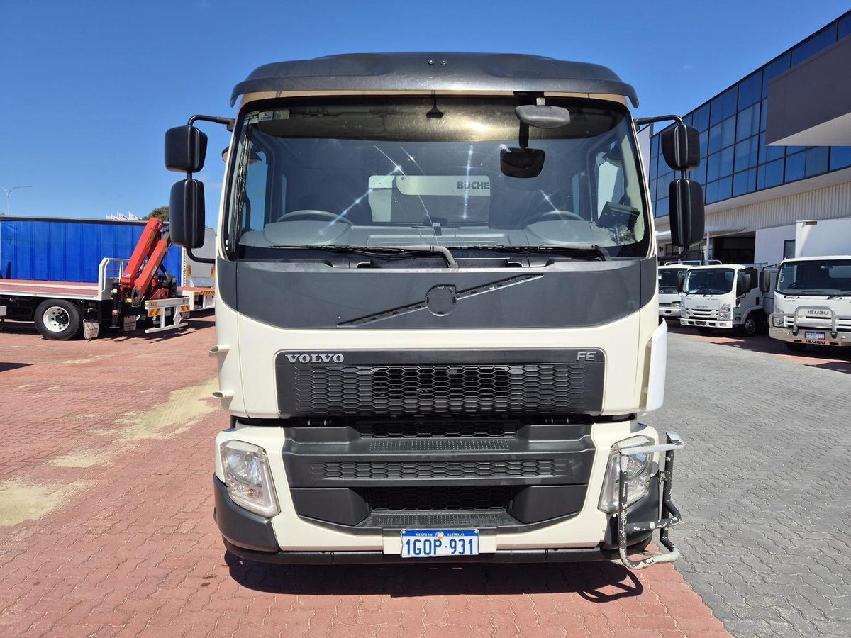 2018 Volvo Fe240/280/320 6X4 Auto Compactor image 3