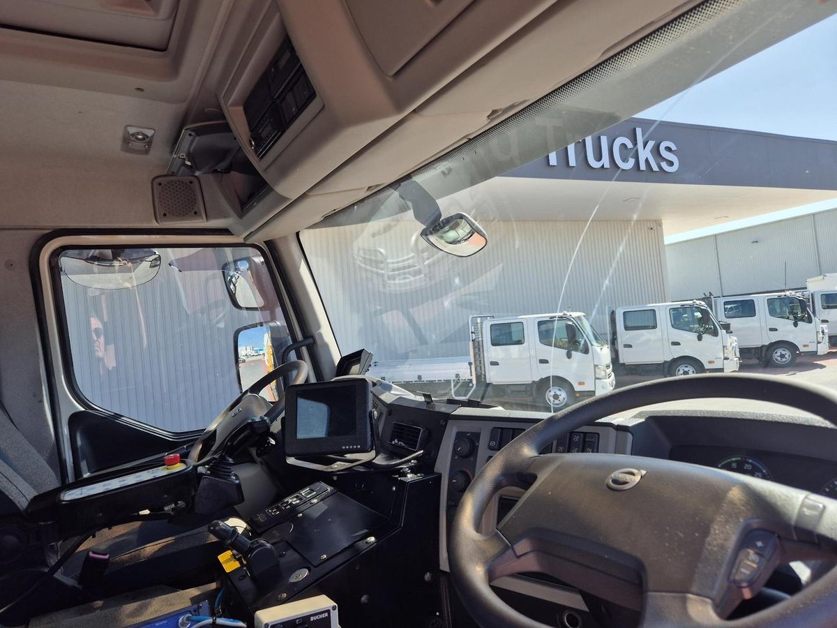 2018 Volvo Fe240/280/320 6X4 Auto Compactor image 14