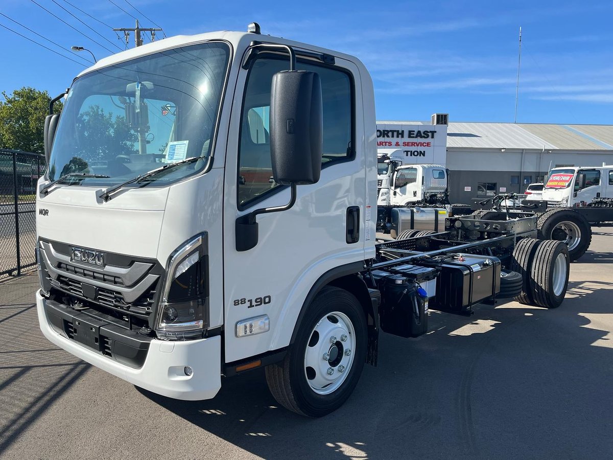 2025 Isuzu Nqr 88-190 Am D42 image 2