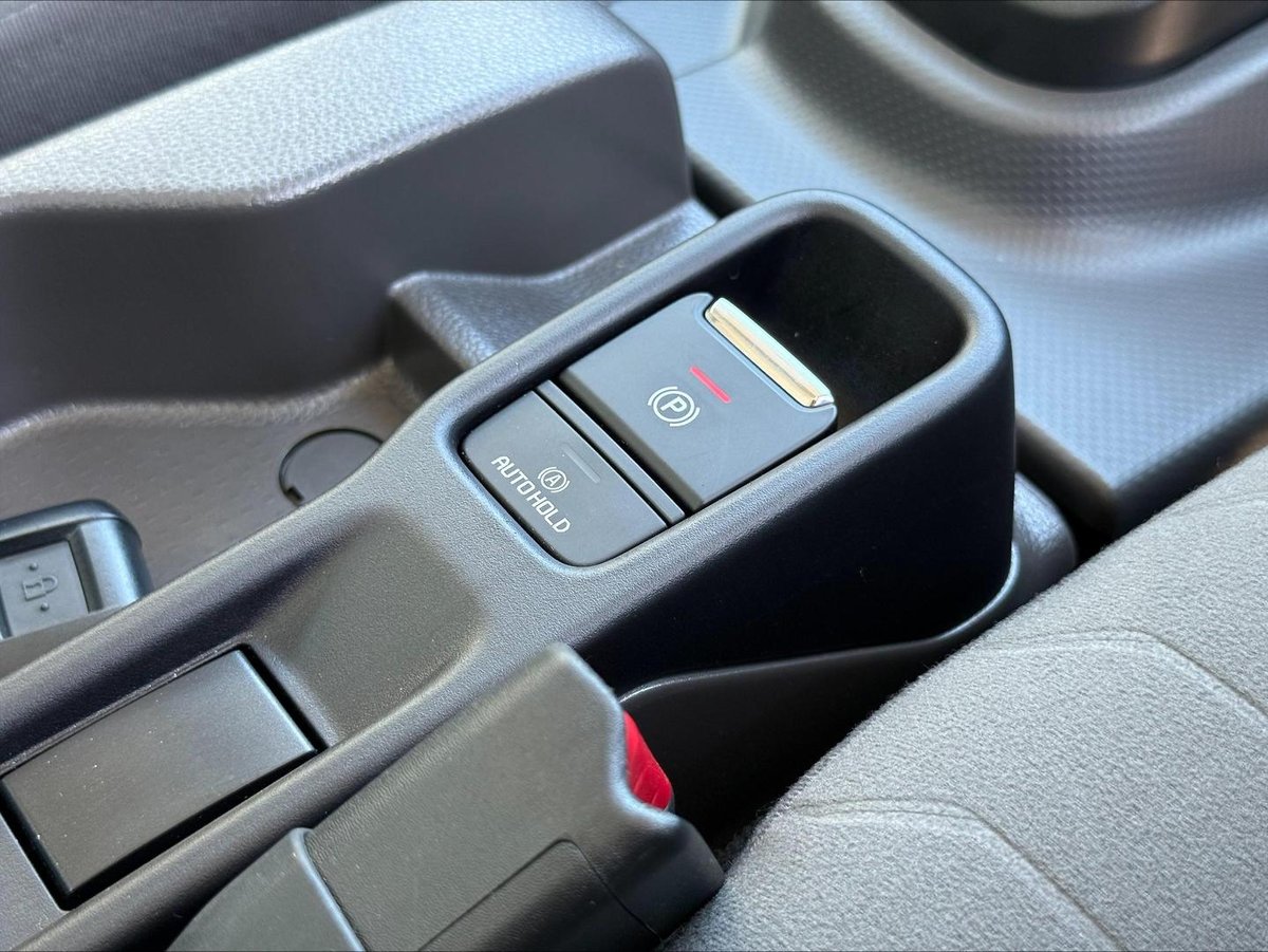 2024 Isuzu N Series image 18